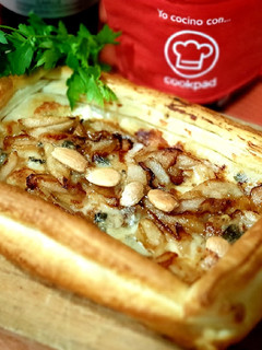 Una foto de Hojaldre de peras y queso azul