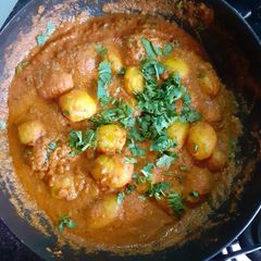 A picture of Kashmiri dum aloo.