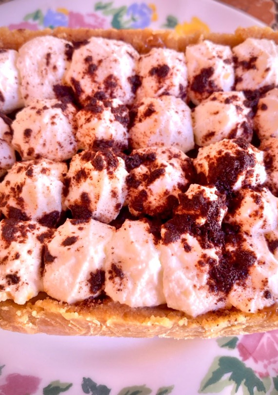 Una foto de Tarta de galleta, plátano y dulce de leche “sin horno”