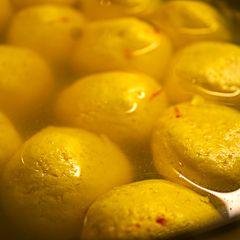 A picture of Kesar Bhog or Saffron-flavored Rasgulla.