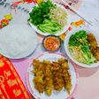 Bún thịt nướng xiên que