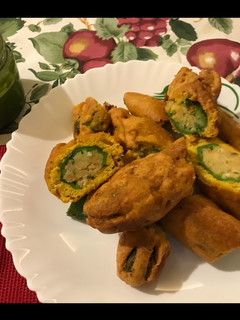 मिर्ची वड़ा (mirchi vada recipe in HIndi) रेसिपी मुख्य फोटो