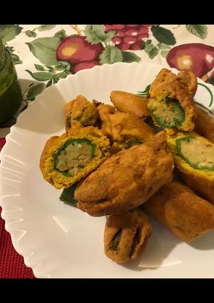 मिर्ची वड़ा (mirchi vada recipe in HIndi) रेसिपी मुख्य फोटो