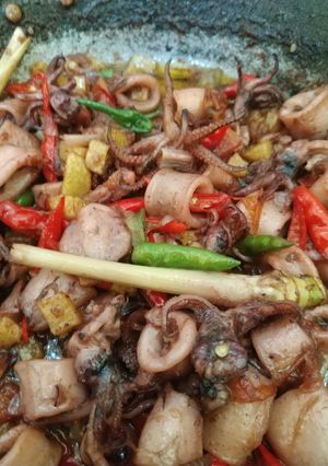 Foto resep Cumi oseng bawang+kentang. Mantoooll 👌