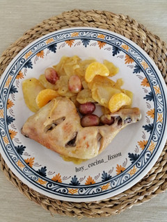 Una foto de Pollo al microondas con salsa de mandarina y uvas