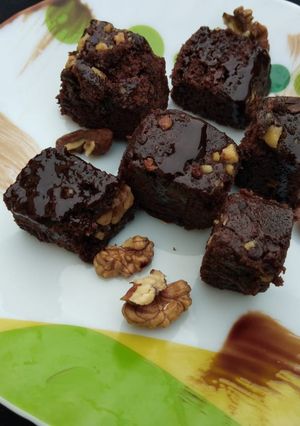 A picture of Choco walnut brownie.
