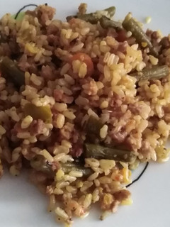 Una foto de Paella vegana con arroz integral