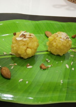 બુંદી લાડુ(Bundi ladu recipe in gujrati recipe) રેસીપી મુખ્ય ફોટો