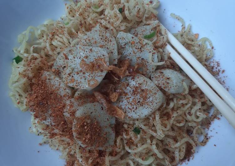 Mie Garlic Bakso Ikan