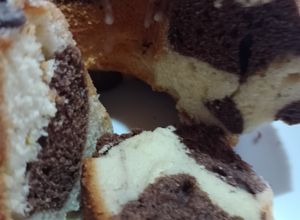 Una foto de Budín marmolado choco-limón