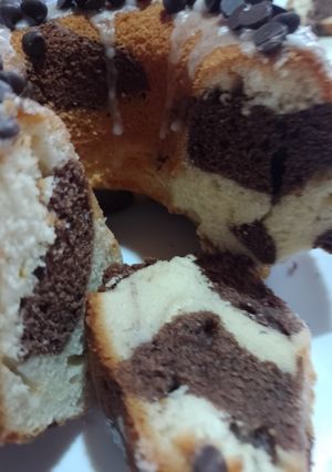 Una foto de Budín marmolado choco-limón