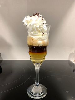Una foto de Café irlandés con eritritol y un poquito de azúcar