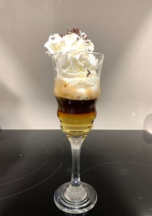 Una foto de Café irlandés con eritritol y un poquito de azúcar