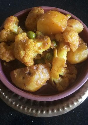 ফুলকপি আলুর তরকারি (Phulkopir torkari recipe in bengali) রেসিপির প্রধান ছবি