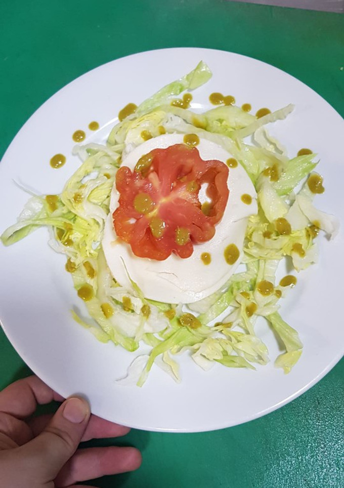 Una foto de Ensalada mozzarella
