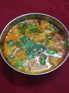 રાજસ્થાની ગટ્ટા નું શાક (Rajasthani Gatta Shak Recipe In Gujarati) રેસીપી મુખ્ય ફોટો