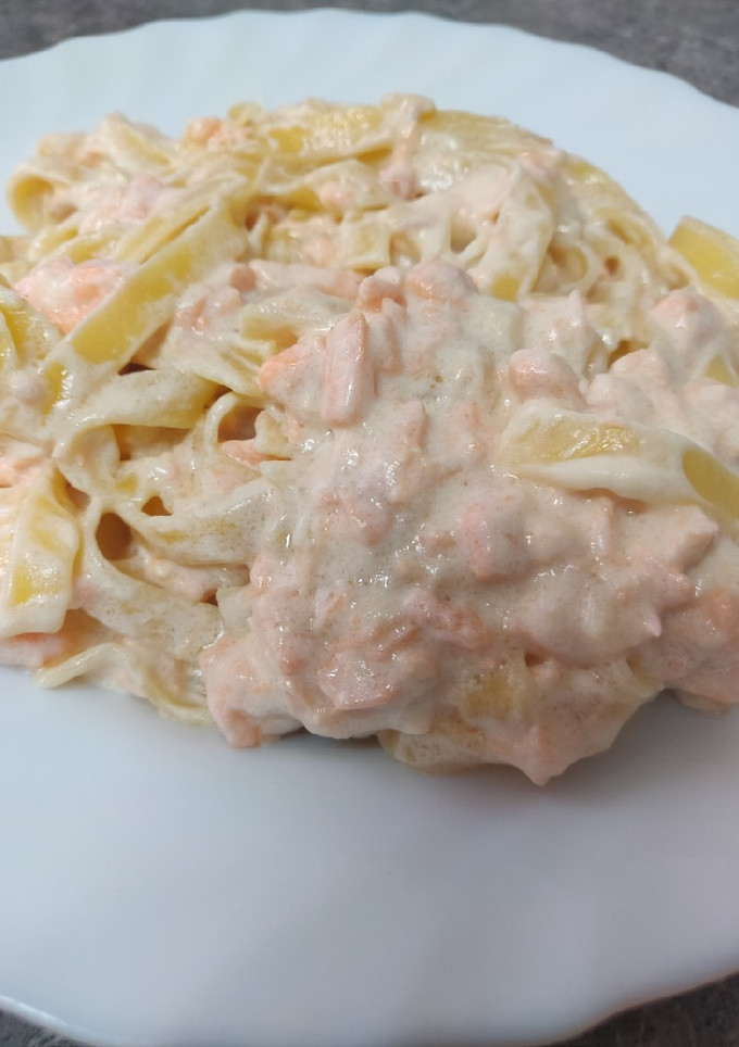 Una foto de Pasta con salsa de salmón con nata