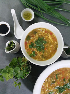 A picture of Hot and sour soup.