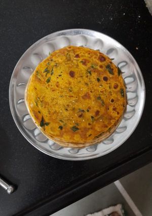 મેથીના થેપલા (Methi Thepla Recipe In Gujarati) રેસીપી મુખ્ય ફોટો