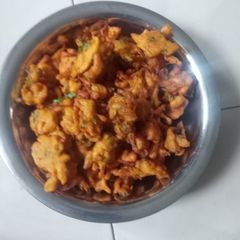 A picture of Kanda bhaji.