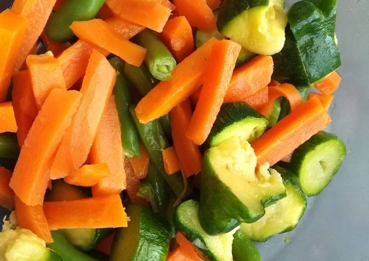 Steamed microwave seasonal vegetables