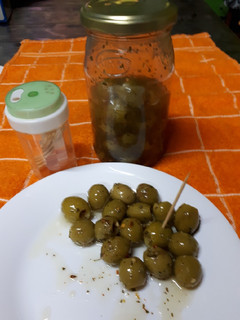 Una foto de Aceitunas en aceite con sabor