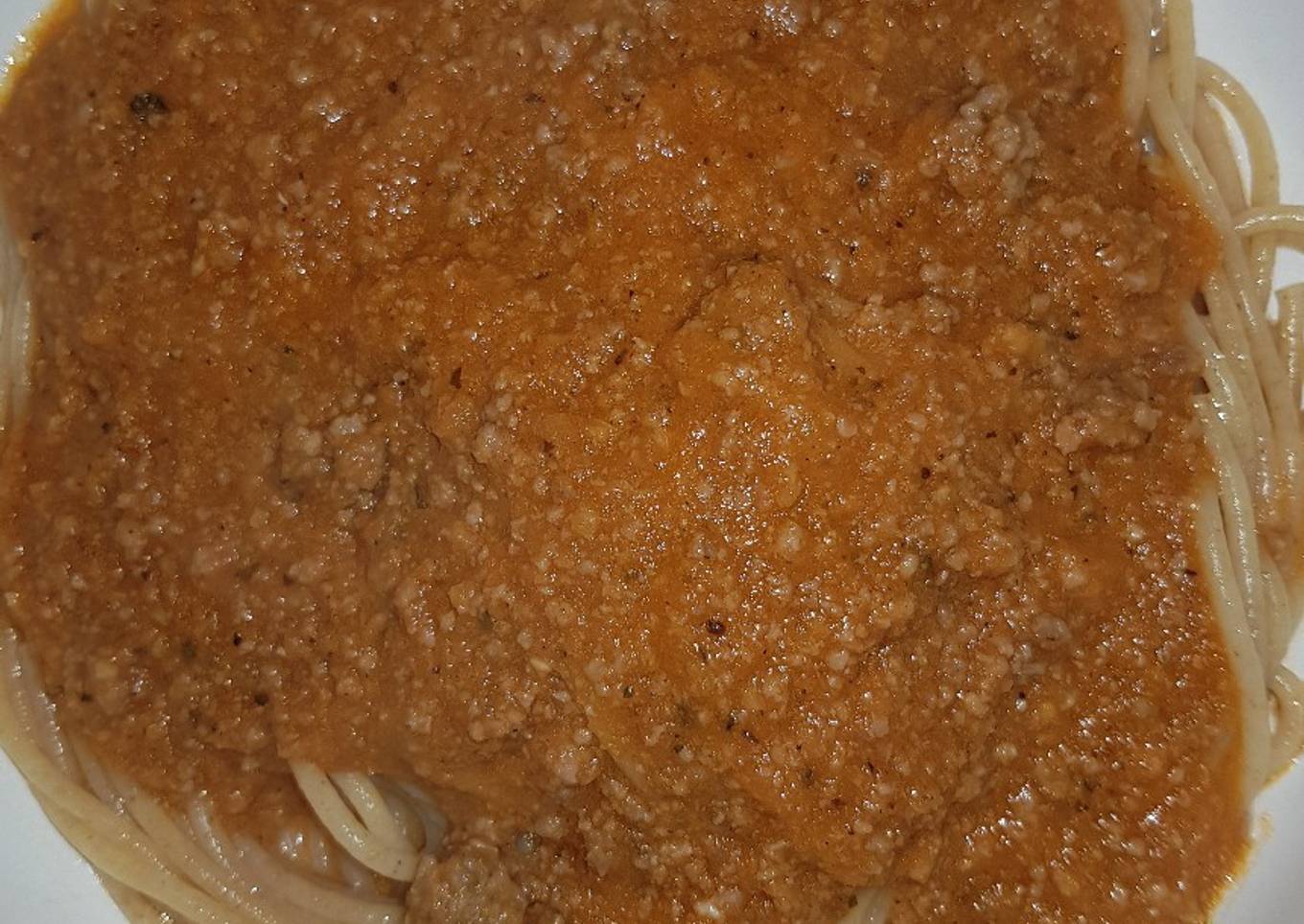 Tallarines rojos con Carne Molida