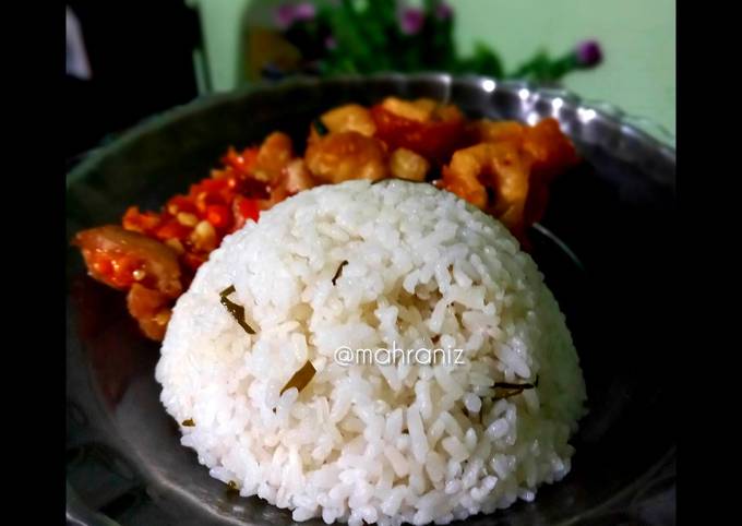 Nasi daun jeruk rice cooker