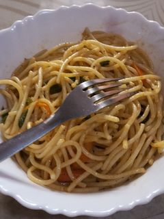 વેજીટેબલ નુડલ્સ (Vegetable Noodles Recipe In Gujarati) રેસીપી મુખ્ય ફોટો