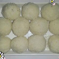 A picture of Coconut Laddoo🥥.