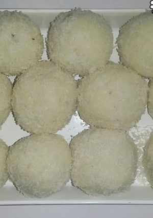 A picture of Coconut Laddoo🥥.