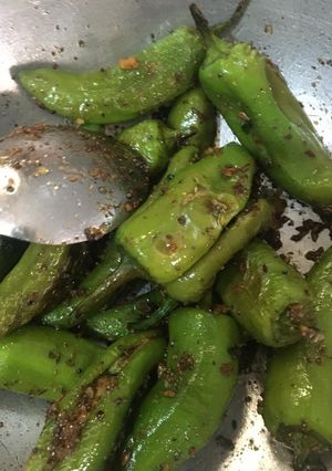 ભરેલા મરચા નો સંભારો (Bharela Marcha Sambharo Recipe In Gujarati) રેસીપી મુખ્ય ફોટો
