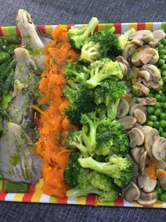 Una foto de Verduras al vapor🍲🌽🥒🍠🥔🌶aliñadas con ajo y perejil