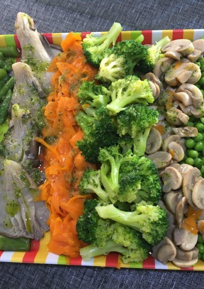 Una foto de Verduras al vapor🍲🌽🥒🍠🥔🌶aliñadas con ajo y perejil