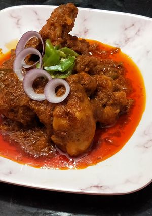 ট্যাঙ্গি রেড চিকেন (tangy red chicken recipe in Bengali) রেসিপির প্রধান ছবি