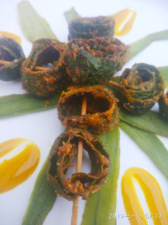 तोरी के छिलके के छल्ले (Tori ke chilke ke chhalle recipe in Hindi) रेसिपी मुख्य फोटो
