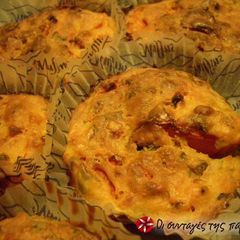 A picture of Muffins with tomato.