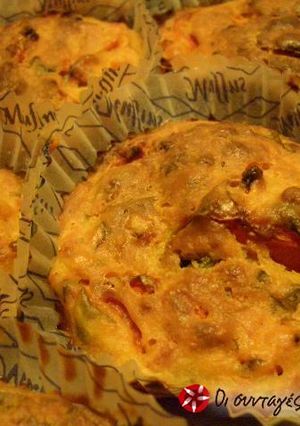 A picture of Muffins with tomato.
