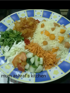 A picture of Carrot rice wit sauce.