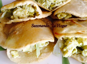 Una foto de Gorditas de huevo en salsa verde💖