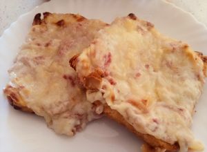 Foto principal de Tosta de jamón y queso crema