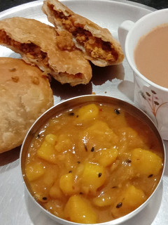 मूंग दाल कचौड़ी (moong dal kachodi recipe in Hindi) रेसिपी मुख्य फोटो