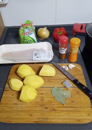 Una foto de Merluza con patatas en olla exprés