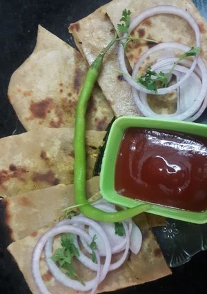 A picture of Minced chicken cheese paratha.