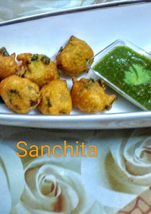 A picture of Crispy Kothimbir vadi with a twist.