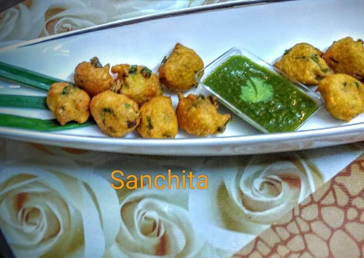 Simple Way to Make Award-winning Crispy Kothimbir vadi with a twist