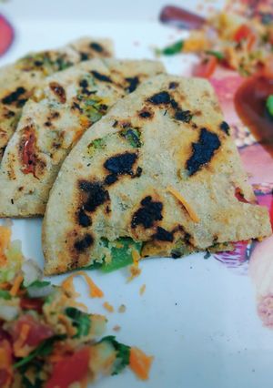 A picture of Green Salad Paratha.