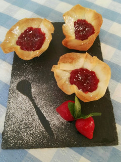 Una foto de Tartaletas con mermelada de fresa