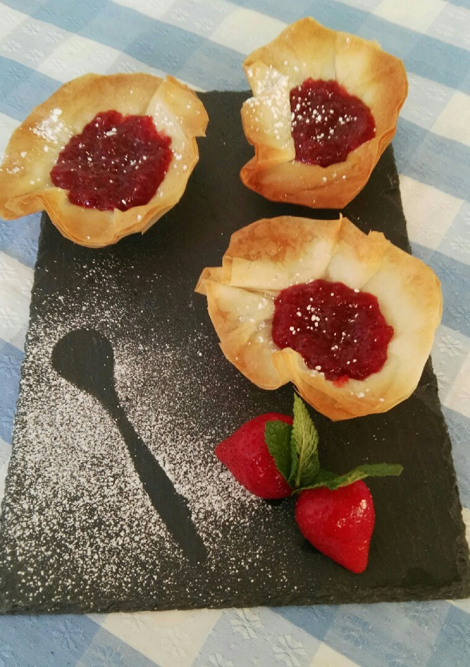 Una foto de Tartaletas con mermelada de fresa