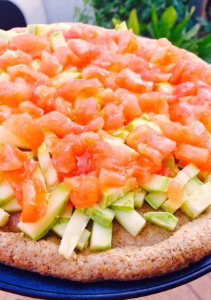 Una foto de Pizza de calabacín y tomate